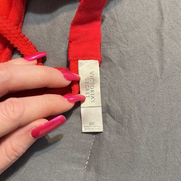 32 C, Red lace, V.S balconette bra. - Picture 4 of 4